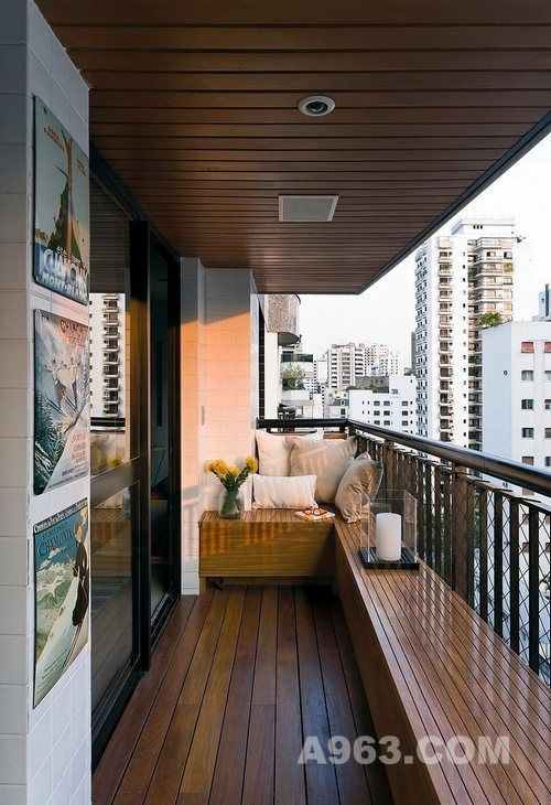 阳台效果图:阳台不够宽,可以利用阳台的长度,沿着阳台设计长椅,放上