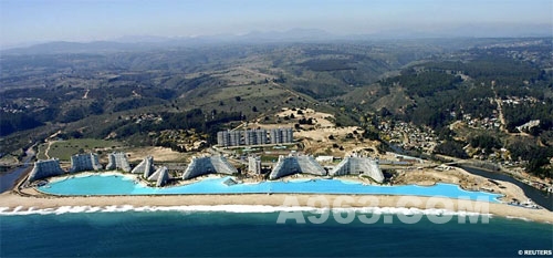 智利南部海滨城市 世界上最大的游泳池