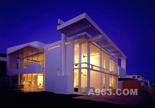 建筑设计欣赏:加州美丽的白色海滩别墅