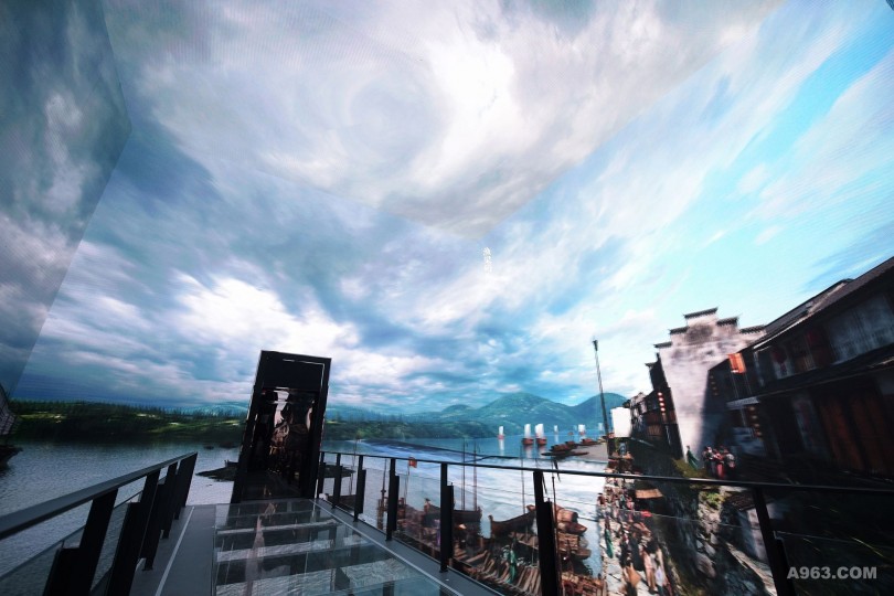 现代黄山展区
一个梦 -【梦立方】
LED矩阵式720°CAVE全景体验剧场
“梦立方”是一个720度CAVE全景体验剧场。在11m x 11mx 11m LED矩阵式六面体沉浸式体验空间内，站立于距地面2.4米的高悬浮廊桥上，可以身临其境地体验全景CG超高清影片《梦幻黄山 礼仪徽州》，跨越时空、穿梭天地，让您在9分钟内纵览黄山市的自然、人文美景；同时通过观看黄山市中心城区数字沙盘，更清晰地了解城市发展和未来规划蓝图。